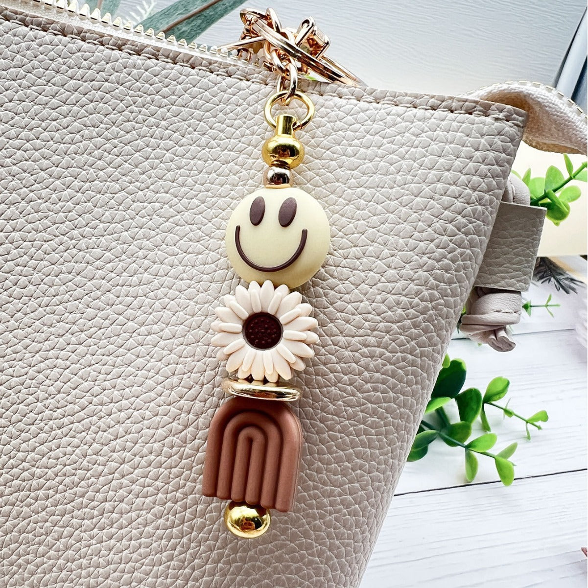 Wholesale New Cute Smiley Dot Bow Silicone Beaded Keychain Bag Key